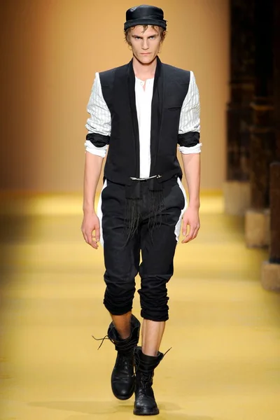 Look 17